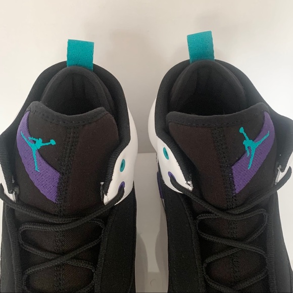 Jordan Fadeaway Basketball Sneakers - Picture 10 of 12